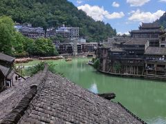 -临江餐馆二楼美食部落
