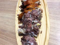 手抓羊肉和烤羊肉双拼-阿西娅·西北妈妈拿手菜(华联店)
