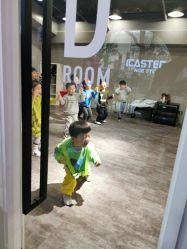 -CASTER跳舞俱乐部
