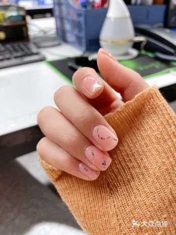 偶然小寨发现一家美甲店 很火爆啊 约了好久才排上