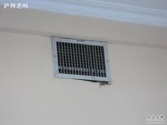 空调出风口破裂-皓天国泰大饭店(自治区儿童医院店)