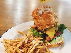 27&nbsp;牛肉汉堡-HELLO 27 意面·沙拉·帕尼尼