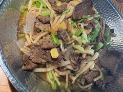 -帅巴人舅母子腊蹄民俗村