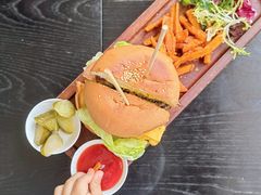 牛肉芝士汉堡-莫多多餐厅