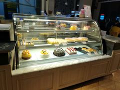面包甜点陈列柜-可颂坊(坂田万科城店)