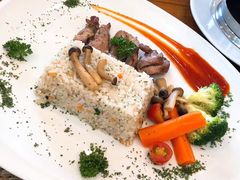 -Chom Cafe and Restaurant