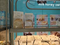 面包甜点陈列柜-迦南(杭州东站万象汇店)