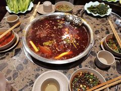 -肖肖酸萝卜鱼火锅(总店)