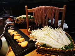 -湊湊火锅·茶憩(杭州湖滨银泰in77店)
