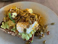 牛油果吐司配水波蛋-BOR Eatery(安福路店)