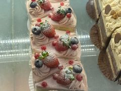 爱丽丝法芙娜草莓-Dough&Joe团憩(瑞虹天地月亮湾店)