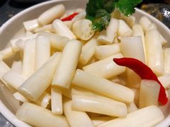 酸辣尖藕-龙巢盱眙龙虾·牛蛙·烧烤宵夜(八卦岭店)