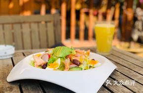 Water Buffalo Cheese Tomato Arugula Salad