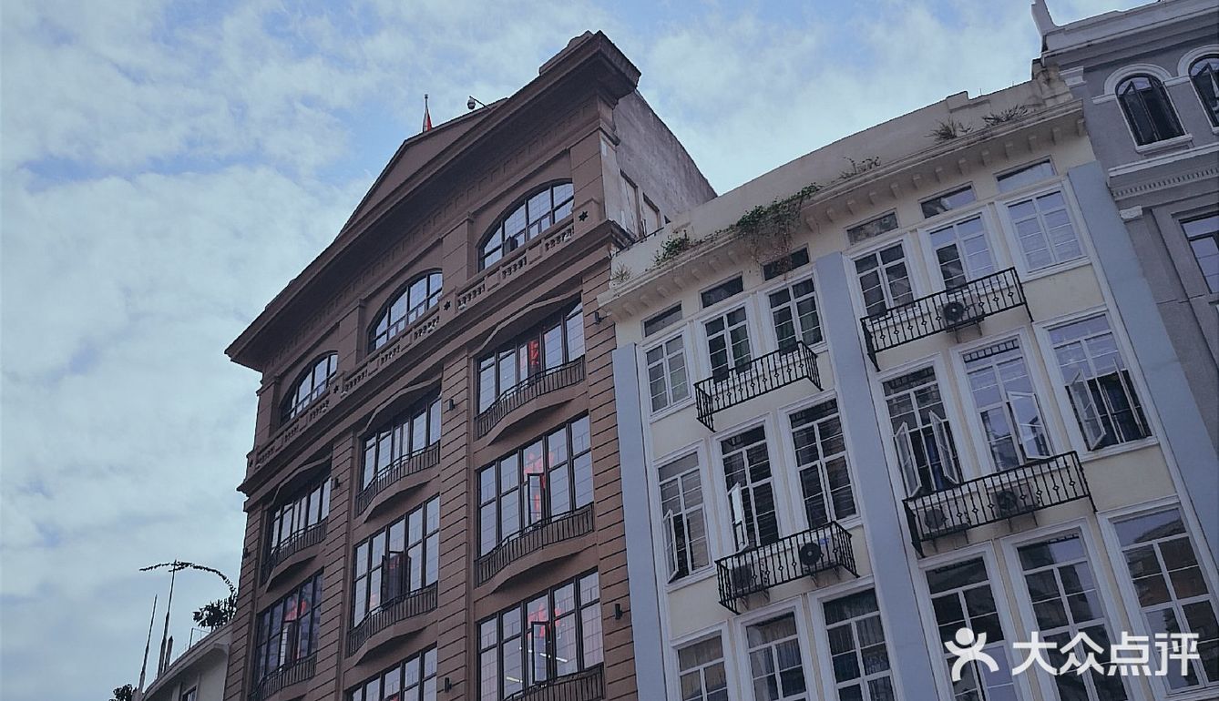 赞记这家店的东西比其他地方贵一些，嗯