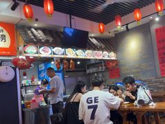 -爆炸头阿姨小四川正宗川味小吃(无任何分店)