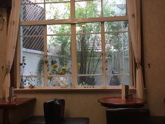 靠窗位-燕庭·纯燕窝·甜品下午茶(南京西路店)