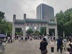 -武汉大学校门牌坊