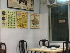 大堂-华哥新鲜猪精品美食