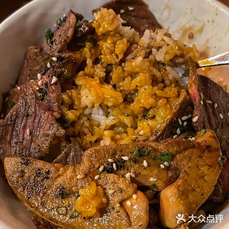 在上海遇到了梦中情饭 黑松露和牛鹅肝饭！🥢 