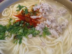 -亮亮面馆(经六路店)
