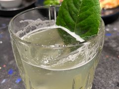 -毛毛虫酒吧