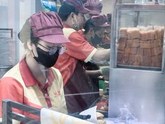 -Bánh Mì Huynh Hoa