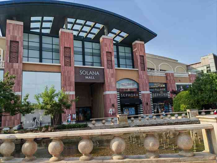 solana蓝色港湾-"离得近就经常过去. 卖鞋的地方不多. 买.