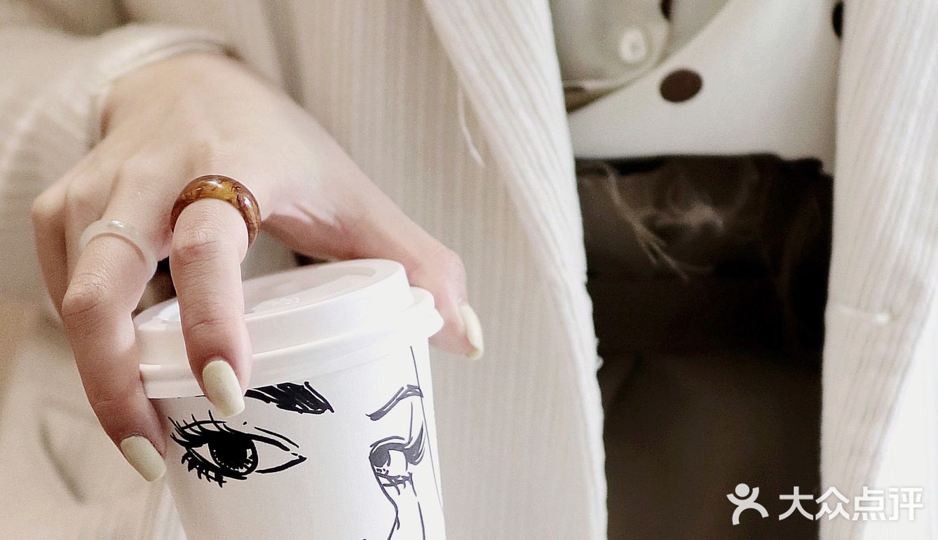 🧡MOBYS|初春,雨季的山茶花拿铁。