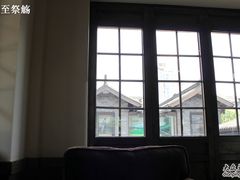 二层窗户向外的风景=&nbsp;=-星巴克臻选(成都宽窄巷子店)