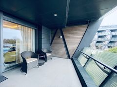 -上海滴水湖皇冠假日酒店