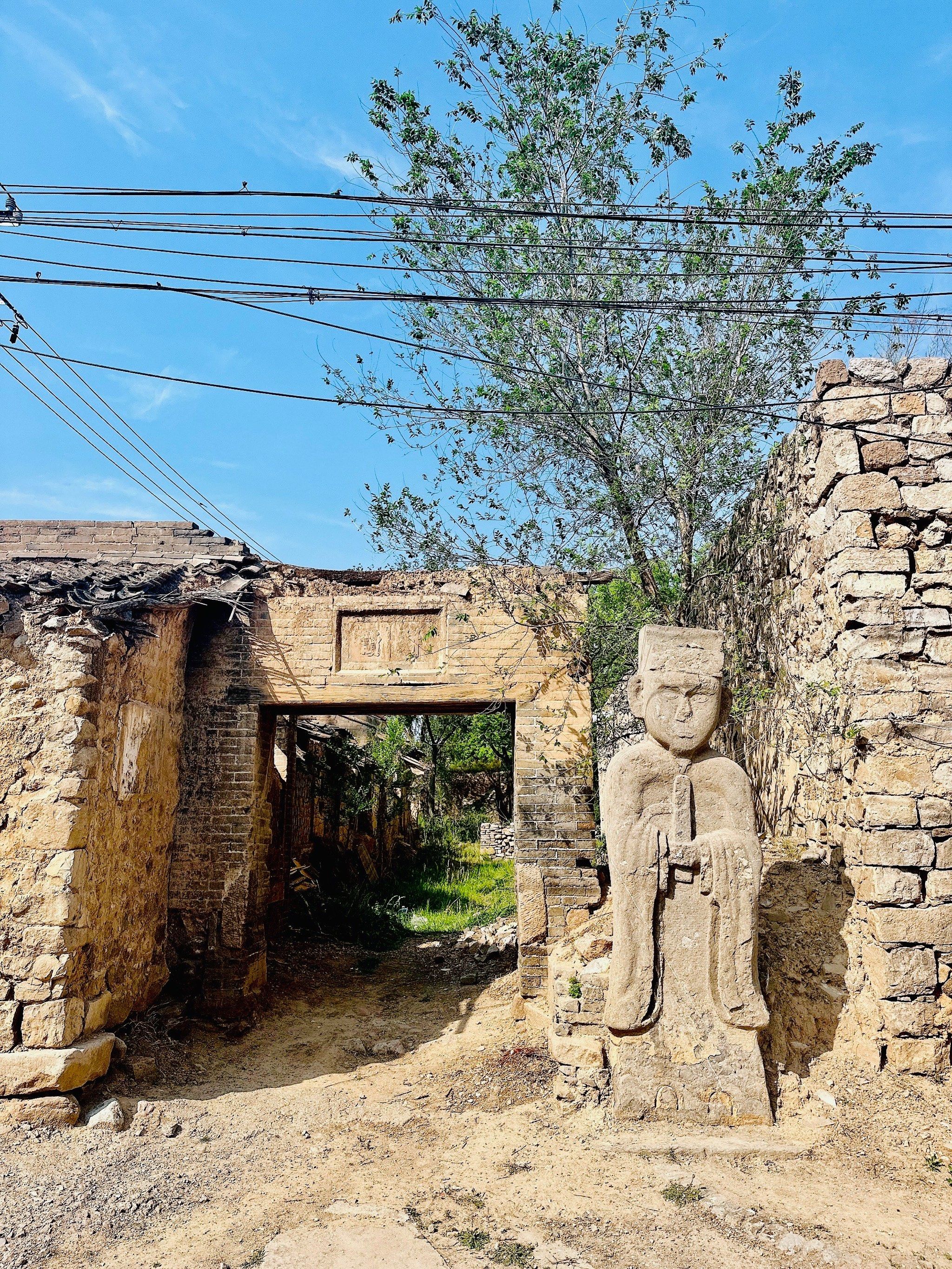 建在古墓上的村庄