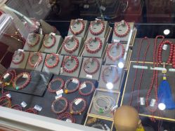 -灵彩珠宝(朗香街店)