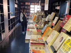 -钟书阁(松江泰晤士小镇店)