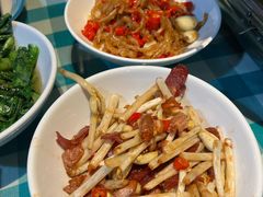 花生苗炒香肠-昱龙大盆牛蛙馆(三兴街总店)
