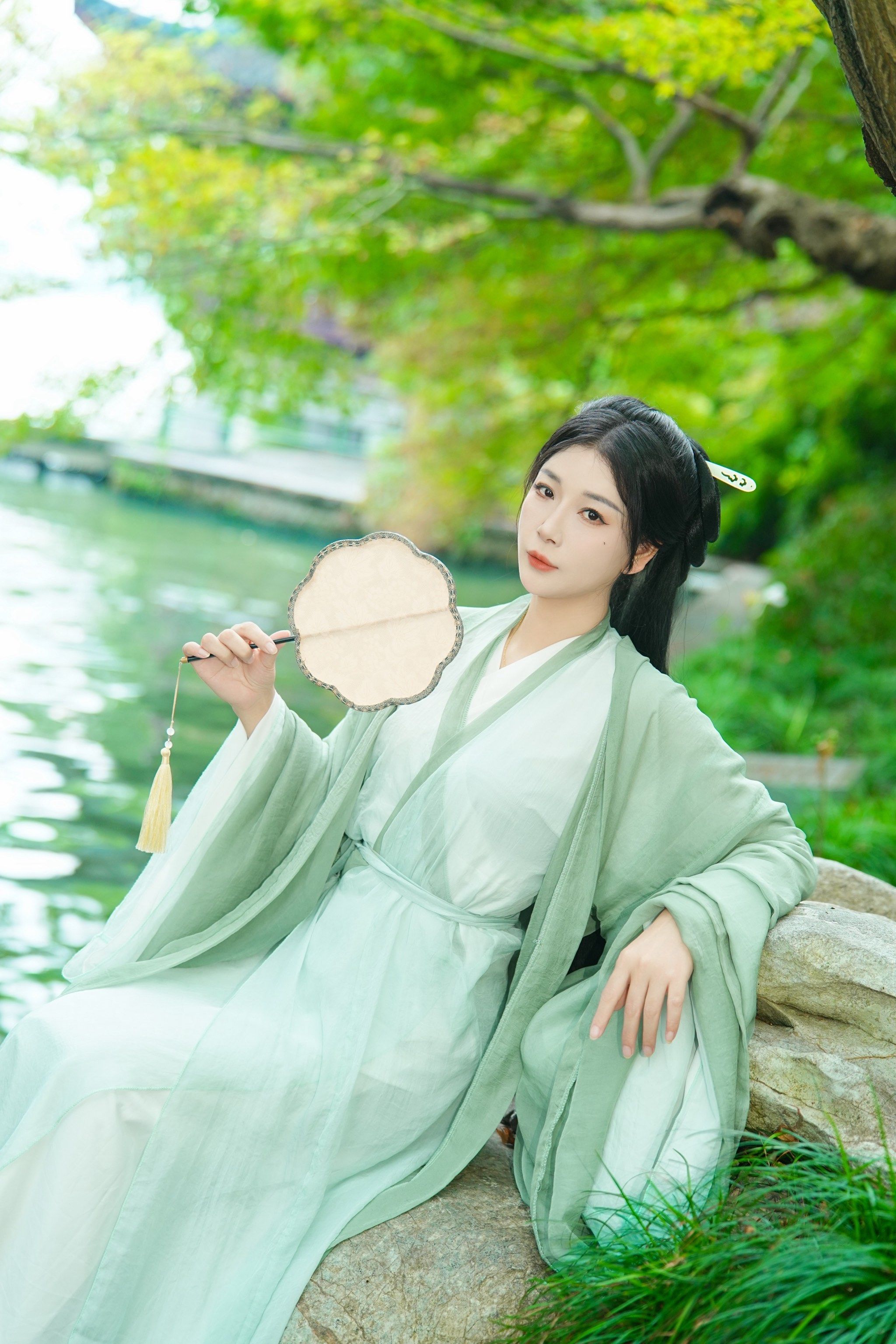 撑伞漫步汉服情