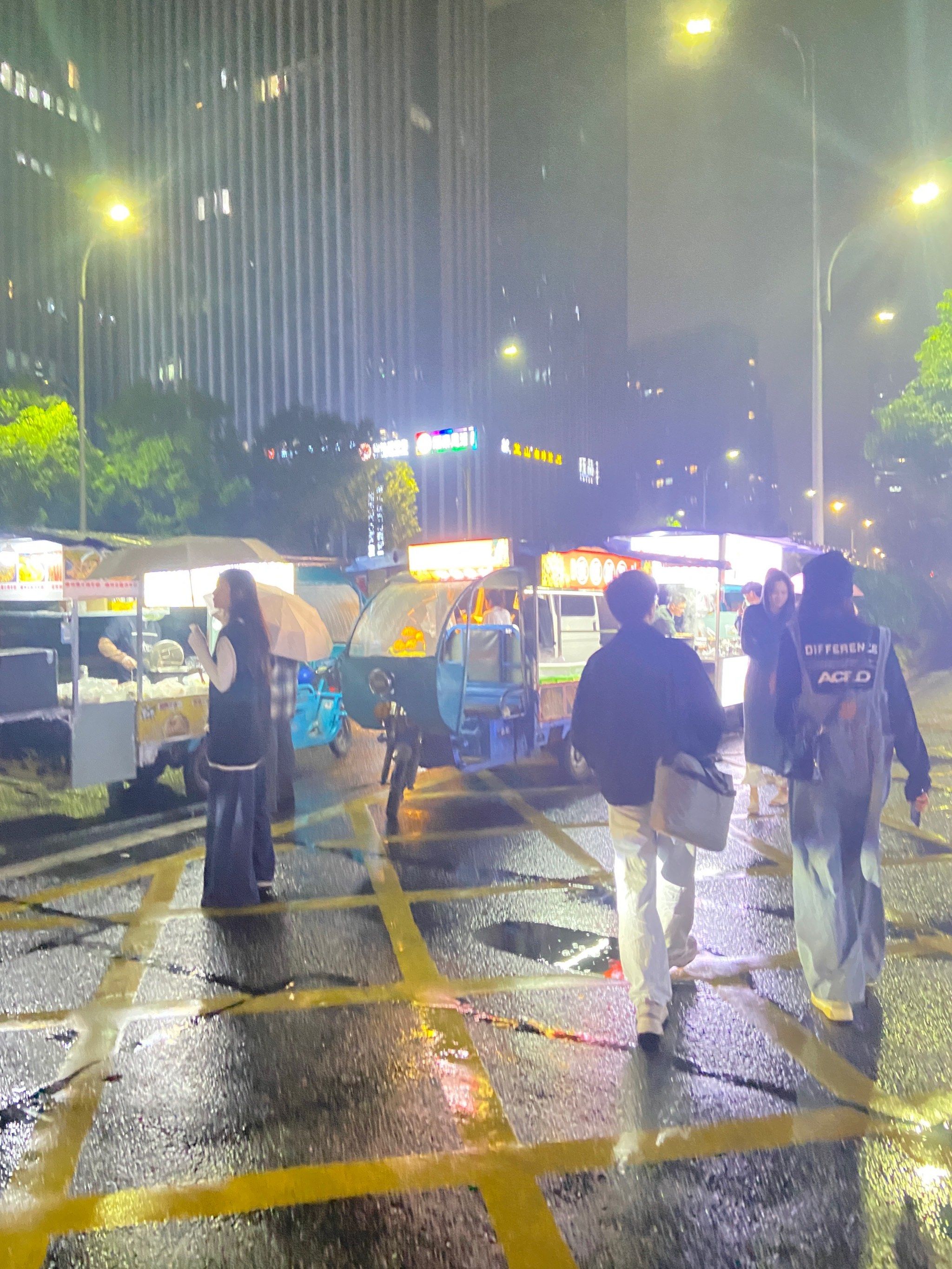 地址就在萧山民企大厦,美食怎么少的了小摊贩呢!