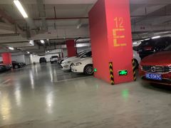 -丽丰购物中心·停车场