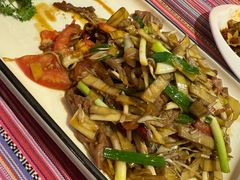 -香巴拉云南餐厅(华莱坞店)