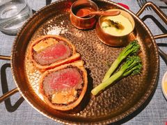 惠灵顿牛排-弦月窗LUNETTE BY AMANDA(复兴路店)