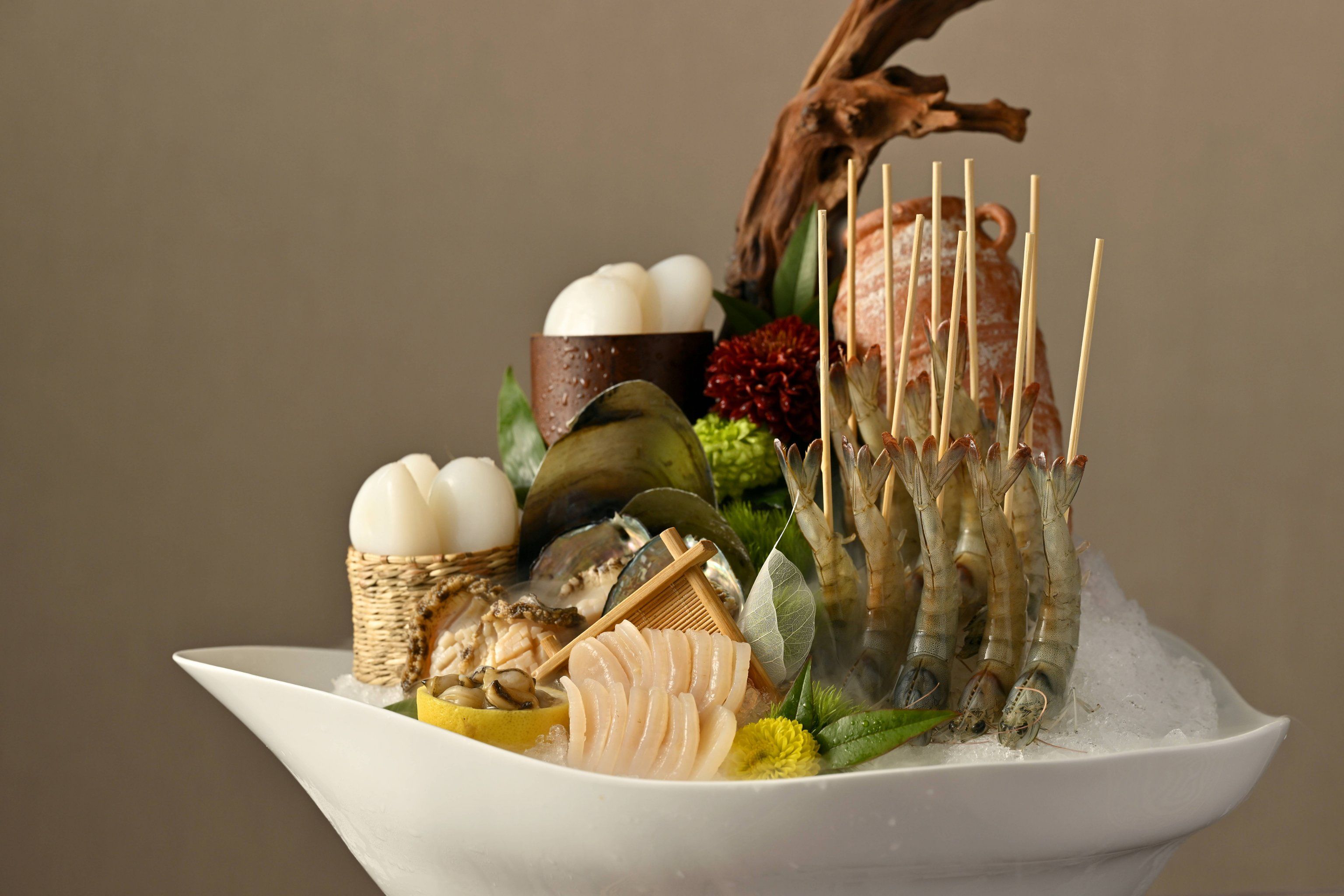 海鲜拼盘菜品很大气,牛羊肉很新鲜,蔬菜爽