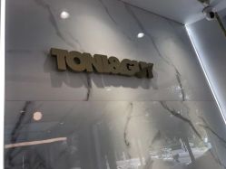 -托尼盖·烫发·染发·专业店