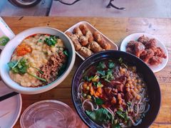 -爆炸头阿姨小四川正宗川味小吃(无任何分店)