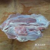 土豆胡萝卜切块，水烧开焯一下捞起