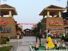 -亚龙湾亚泰商业街