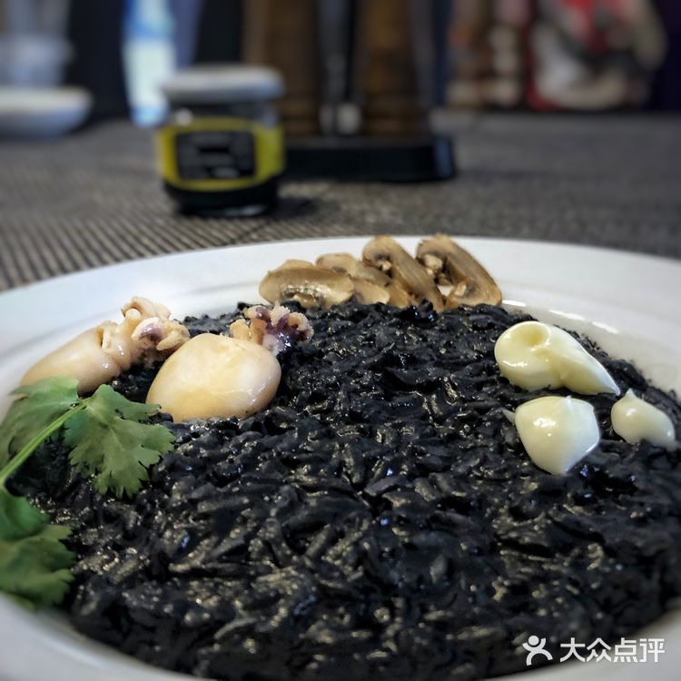 西班牙墨鱼汁饭+烤蘑菇