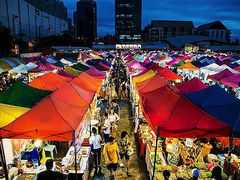 -席娜卡琳火车铁道夜市