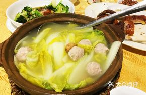 Baby Bok Choy and Pork Ball Soup