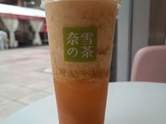 霸气小确杏-奈雪的茶(大连新玛特店)