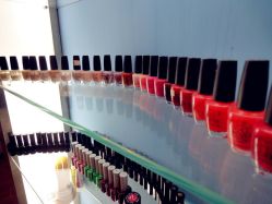 店内有美甲服务-美秀造型