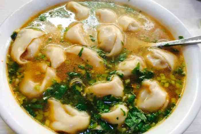 羊肉酸汤馄饨馆(红十月小区店)-"偶尔去了红十月,饿的不行了,随便找了